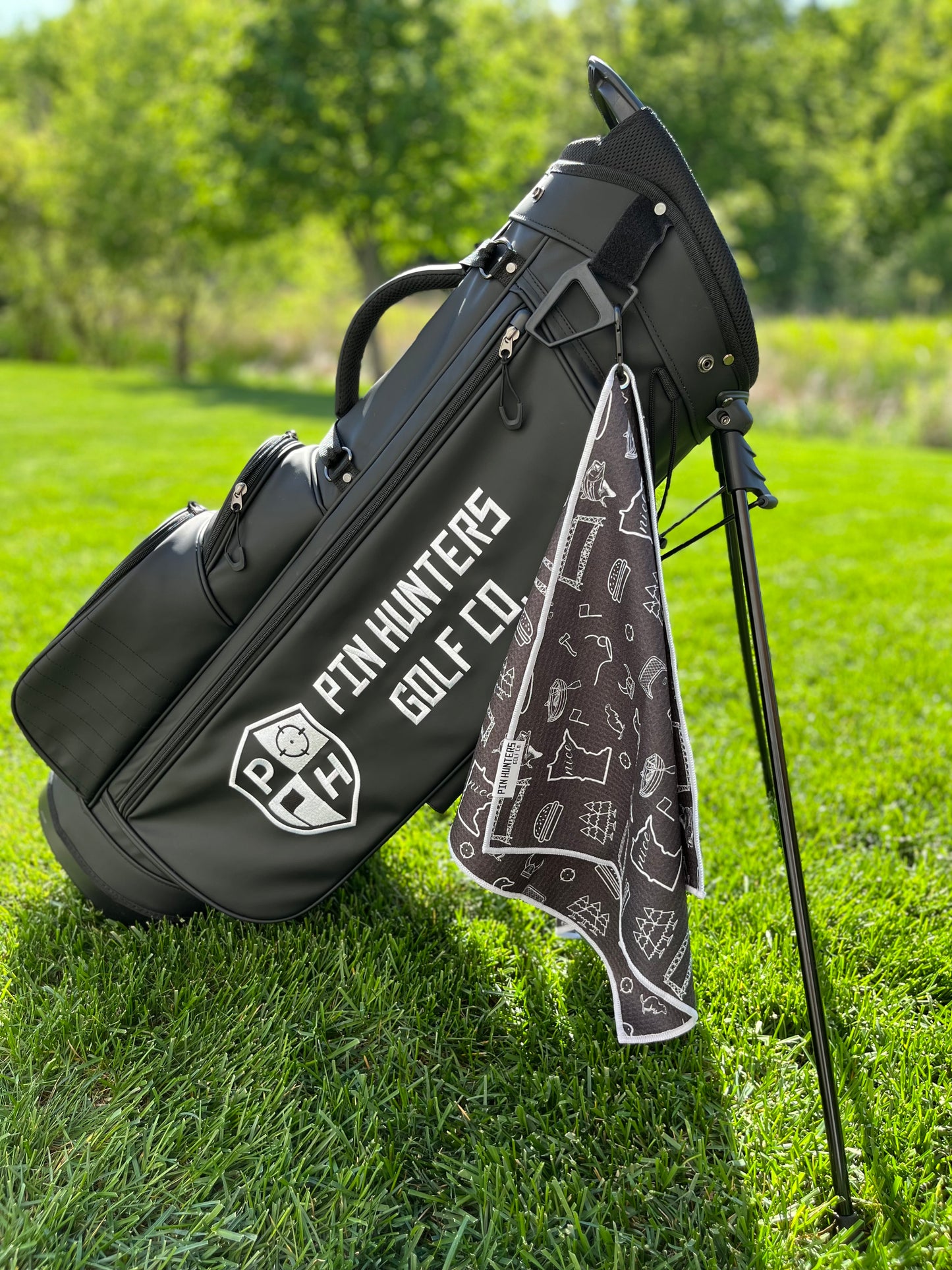 Minnesota Pattern Golf Towel – Black Edition